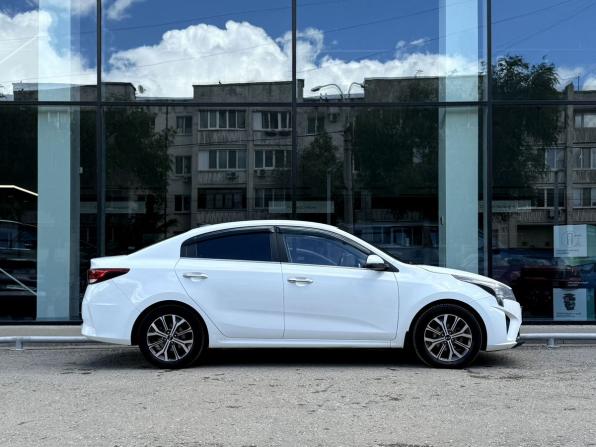 Kia Rio IV Рестайлинг с пробегом 2021 года, цена 1 090 000 рублей, 278340 км, седан, Автокод Объявления