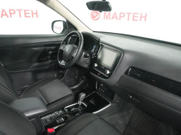 Mitsubishi Outlander III Рестайлинг 3 с пробегом 2022 года, цена 2 649 000 рублей, 101058 км, внедорожник, Автокод Объявления
