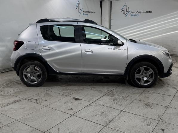 Renault Sandero II Рестайлинг с пробегом 2020 года, цена 1 419 800 рублей, 21000 км, хэтчбек, Автокод Объявления