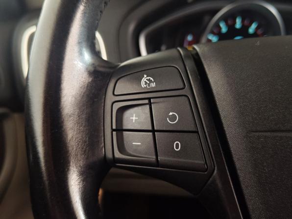 Volvo V40 II с пробегом 2013 года, цена 985 000 рублей, 287336 км, хэтчбек, Автокод Объявления