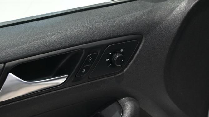 Volkswagen Jetta VI с пробегом 2014 года, цена 935 000 рублей, 220995 км, седан, Автокод Объявления