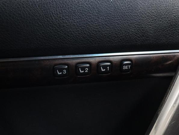 Toyota Land Cruiser 200 Series Рестайлинг 1 с пробегом 2012 года, цена 2 700 000 рублей, 332223 км, внедорожник, Автокод Объявления