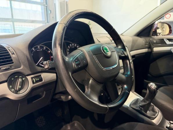 Skoda Octavia II (A5) Рестайлинг с пробегом 2010 года, цена 789 000 рублей, 222079 км, лифтбек, Автокод Объявления