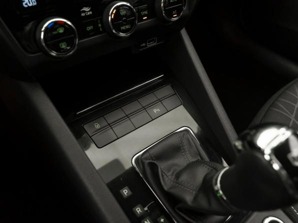 Skoda Octavia III (A7) Рестайлинг с пробегом 2019 года, цена 2 330 000 рублей, 85355 км, лифтбек, Автокод Объявления