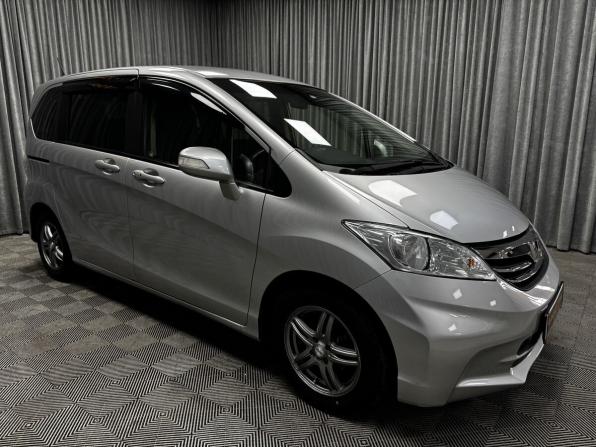 Honda Freed I Рестайлинг с пробегом 2013 года, цена 1 200 000 рублей, 114787 км, компактвэн, Автокод Объявления