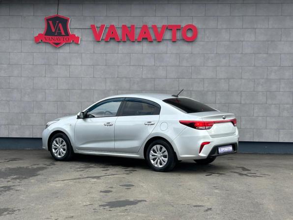 Kia Rio IV с пробегом 2018 года, цена 1 390 000 рублей, 79000 км, седан, Автокод Объявления