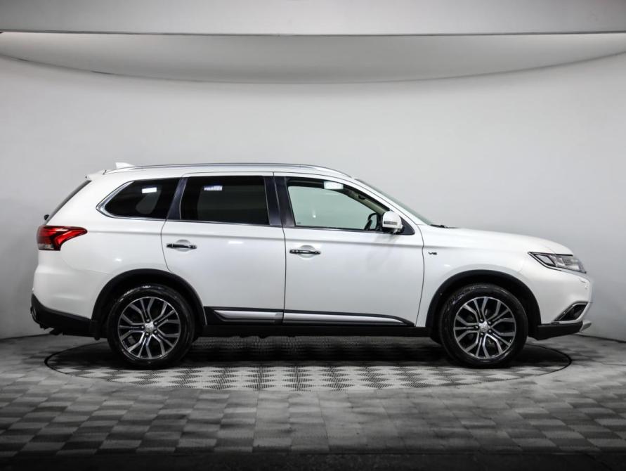 Mitsubishi Outlander III Рестайлинг 2 Санкт-Петербург  - изображение 4