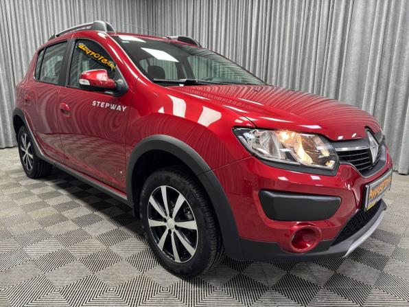 Renault Sandero II с пробегом 2015 года, цена 1 395 000 рублей, 4812 км, хэтчбек, Автокод Объявления