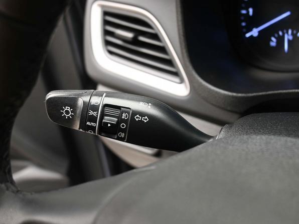 Hyundai Solaris II с пробегом 2018 года, цена 1 369 900 рублей, 142516 км, седан, Автокод Объявления