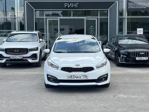 Kia Ceed II Рестайлинг с пробегом 2018 года, цена 1 350 000 рублей, 83555 км, хэтчбек, Автокод Объявления