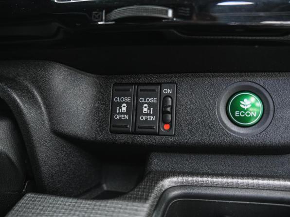 Honda Stepwgn V с пробегом 2016 года, цена 1 650 000 рублей, 158846 км, минивэн, Автокод Объявления