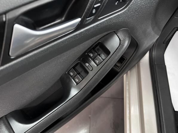 Volkswagen Jetta VI с пробегом 2013 года, цена 745 000 рублей, 296975 км, седан, Автокод Объявления