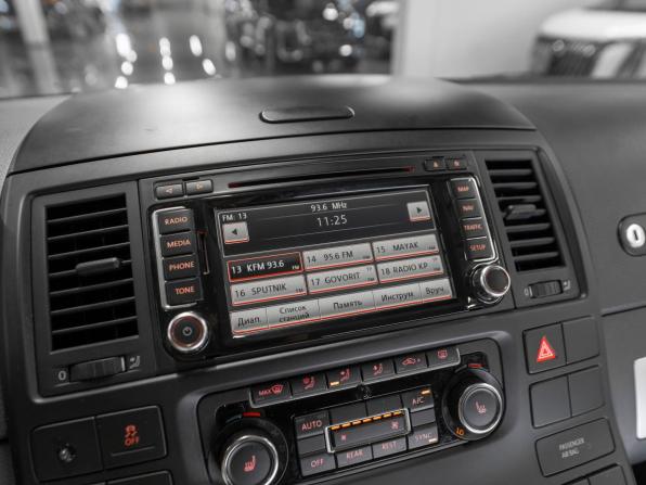 Volkswagen Multivan T5 Рестайлинг с пробегом 2015 года, цена 2 680 000 рублей, 197980 км, минивэн, Автокод Объявления