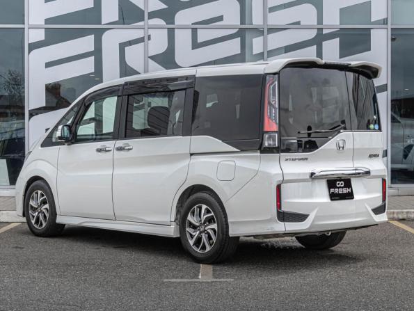 Honda Stepwgn V с пробегом 2017 года, цена 2 020 000 рублей, 91408 км, минивэн, Автокод Объявления