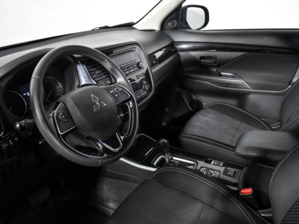 Mitsubishi Outlander III Рестайлинг 3 с пробегом 2019 года, цена 1 980 000 рублей, 102000 км, внедорожник, Автокод Объявления