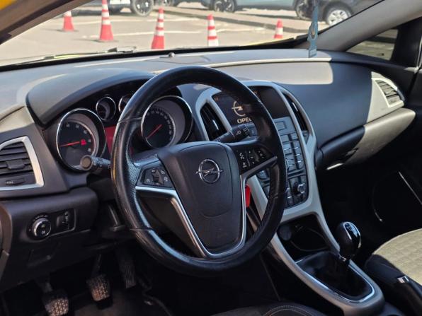 Opel Astra J Рестайлинг с пробегом 2012 года, цена 560 000 рублей, 211466 км, хэтчбек, Автокод Объявления