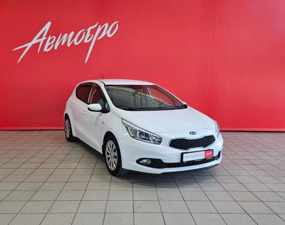 Kia Ceed II с пробегом 2015 года, цена 1 020 000 рублей, 123000 км, хэтчбек, Автокод Объявления
