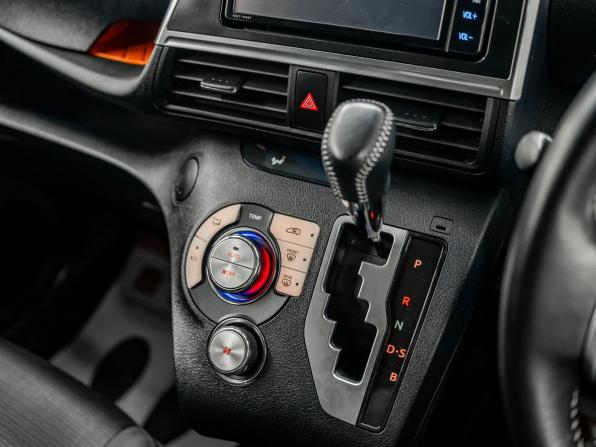Toyota Sienta II Рестайлинг с пробегом 2019 года, цена 1 700 000 рублей, 10510 км, компактвэн, Автокод Объявления
