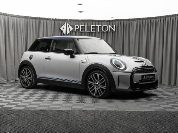 Mini Hatch III (F55/F56) Рестайлинг 2 с пробегом 2022 года, цена 3 890 000 рублей, 17160 км, хэтчбек, Автокод Объявления