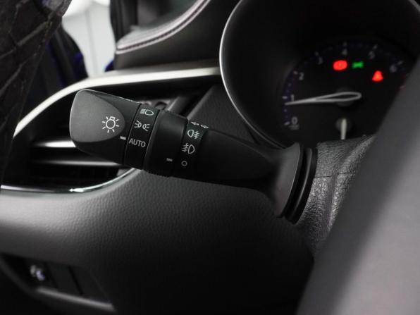 Toyota C-HR I Рестайлинг с пробегом 2019 года, цена 2 229 000 рублей, 135353 км, внедорожник, Автокод Объявления