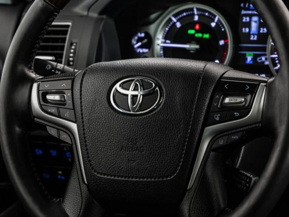 Toyota Land Cruiser 200 Series Рестайлинг 2 с пробегом 2017 года, цена 5 499 000 рублей, 214151 км, внедорожник, Автокод Объявления