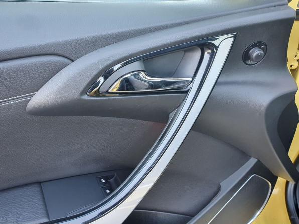 Opel Astra J Рестайлинг с пробегом 2013 года, цена 830 000 рублей, 135049 км, хэтчбек, Автокод Объявления