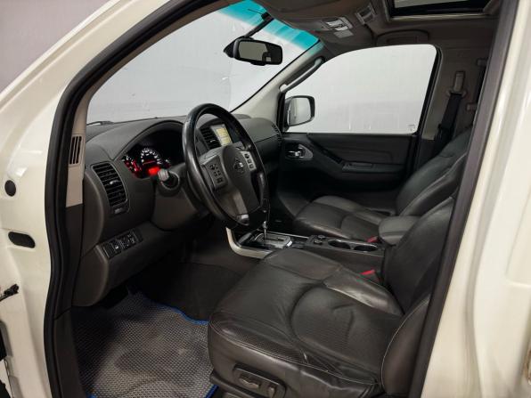 Nissan Pathfinder III Рестайлинг с пробегом 2011 года, цена 1 370 000 рублей, 303500 км, внедорожник, Автокод Объявления