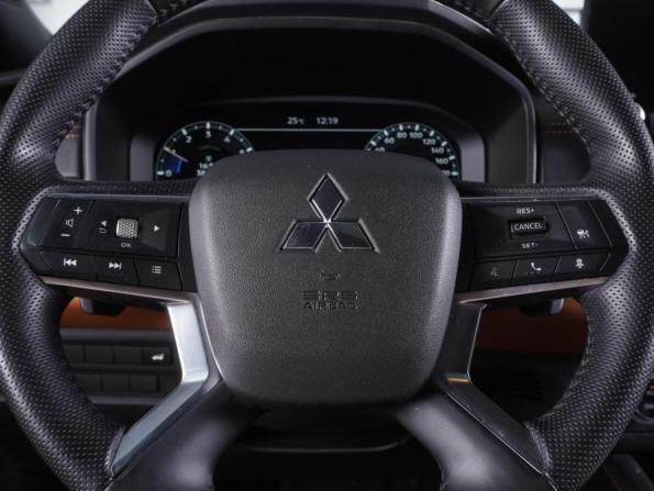 Mitsubishi Outlander IV с пробегом 2023 года, цена 4 200 000 рублей, 38244 км, внедорожник, Автокод Объявления