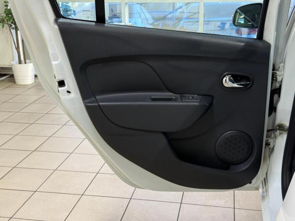 Renault Logan II Рестайлинг с пробегом 2021 года, цена 899 000 рублей, 92000 км, седан, Автокод Объявления