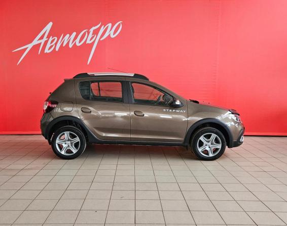 Renault Sandero II Рестайлинг с пробегом 2020 года, цена 1 425 000 рублей, 67064 км, хэтчбек, Автокод Объявления