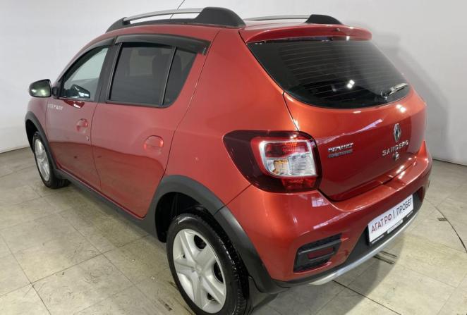 Renault Sandero II с пробегом 2015 года, цена 700 000 рублей, 198404 км, хэтчбек, Автокод Объявления