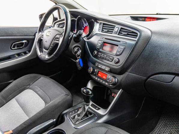 Kia Ceed II Рестайлинг с пробегом 2018 года, цена 1 298 000 рублей, 97697 км, универсал, Автокод Объявления