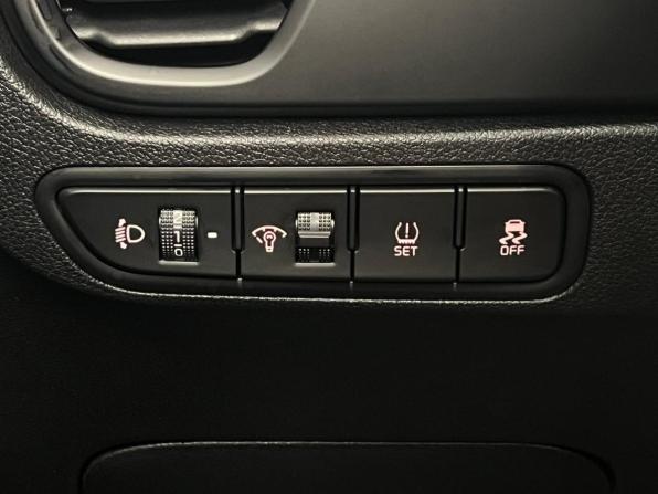 Kia Rio IV Рестайлинг с пробегом 2021 года, цена 1 333 000 рублей, 76404 км, хэтчбек, Автокод Объявления