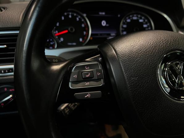 Volkswagen Touareg II с пробегом 2012 года, цена 2 160 000 рублей, 208771 км, внедорожник, Автокод Объявления