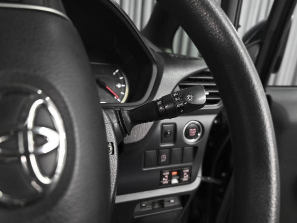 Toyota Voxy III (R80) с пробегом 2014 года, цена 1 819 000 рублей, 99824 км, минивэн, Автокод Объявления