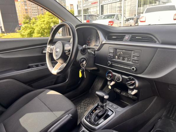 Kia Rio IV Рестайлинг с пробегом 2021 года, цена 1 850 000 рублей, 56886 км, хэтчбек, Автокод Объявления