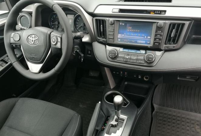 Toyota RAV4 IV (XA40) Рестайлинг с пробегом 2017 года, цена 1 820 000 рублей, 293993 км, внедорожник, Автокод Объявления