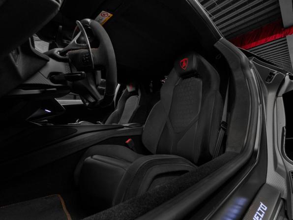 Lamborghini Revuelto с пробегом 2025 года, цена 84 000 000 рублей, 605 км, купе, Автокод Объявления