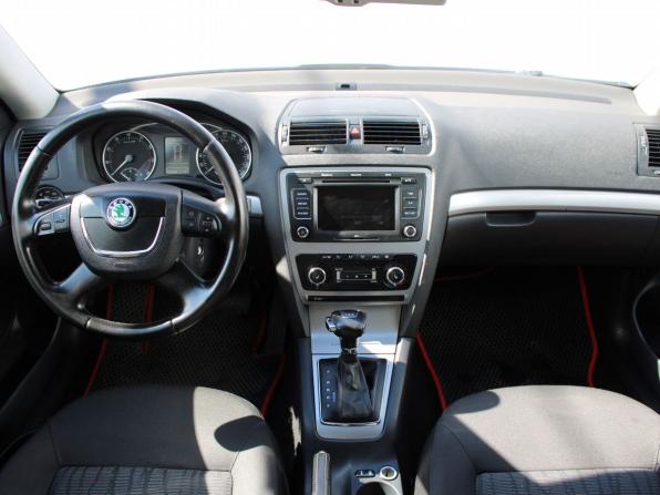 Skoda Octavia II (A5) Рестайлинг с пробегом 2011 года, цена 659 000 рублей, 286948 км, лифтбек, Автокод Объявления