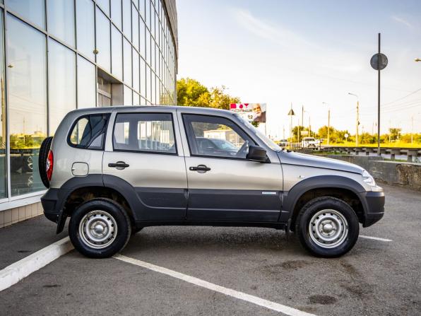 Chevrolet Niva I Рестайлинг с пробегом 2015 года, цена 738 000 рублей, 42729 км, внедорожник, Автокод Объявления