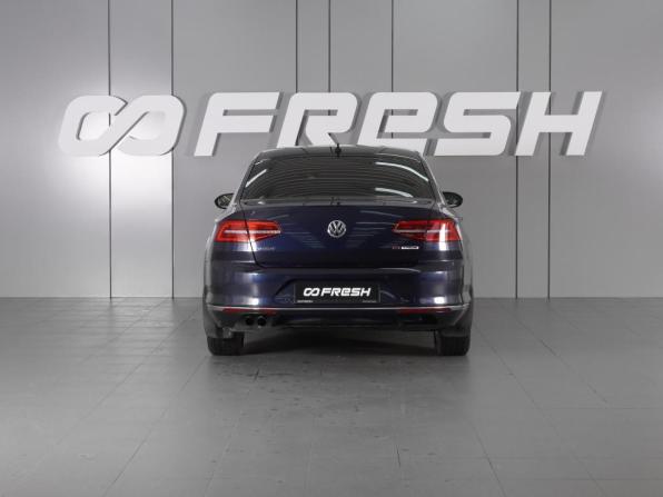 Volkswagen Passat B8 с пробегом 2017 года, цена 1 479 000 рублей, 307828 км, седан, Автокод Объявления