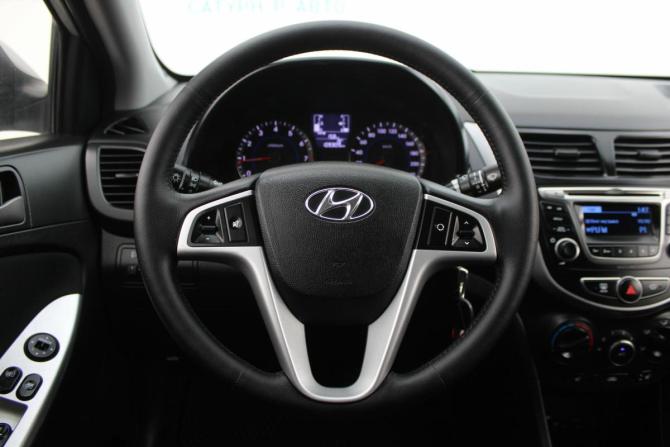 Hyundai Solaris I Рестайлинг с пробегом 2015 года, цена 990 000 рублей, 109000 км, седан, Автокод Объявления