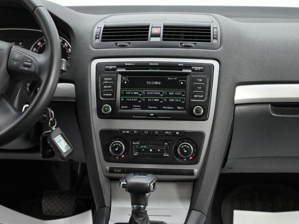Skoda Octavia II (A5) Рестайлинг с пробегом 2013 года, цена 645 000 рублей, 135452 км, лифтбек, Автокод Объявления