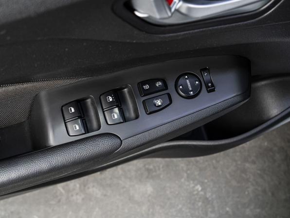 Hyundai Solaris II с пробегом 2018 года, цена 1 220 000 рублей, 195234 км, седан, Автокод Объявления