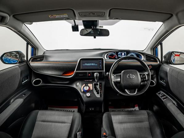 Toyota Sienta II Рестайлинг с пробегом 2019 года, цена 1 700 000 рублей, 10510 км, компактвэн, Автокод Объявления