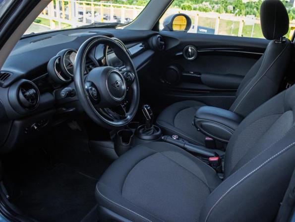 Mini Hatch III (F55/F56) с пробегом 2018 года, цена 1 975 000 рублей, 60350 км, хэтчбек, Автокод Объявления