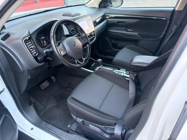 Mitsubishi Outlander III Рестайлинг 3 с пробегом 2022 года, цена 2 469 000 рублей, 44428 км, внедорожник, Автокод Объявления