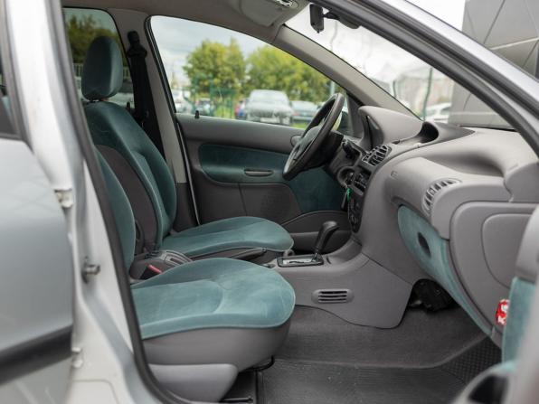 Peugeot 206 с пробегом 2002 года, цена 270 000 рублей, 99213 км, хэтчбек, Автокод Объявления