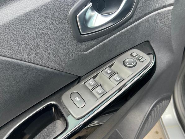 Renault Kaptur I Рестайлинг с пробегом 2020 года, цена 1 664 000 рублей, 112493 км, внедорожник, Автокод Объявления