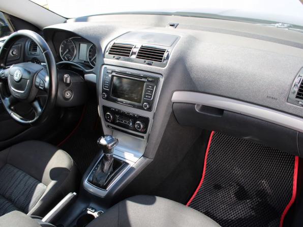 Skoda Octavia II (A5) Рестайлинг с пробегом 2011 года, цена 659 000 рублей, 286948 км, лифтбек, Автокод Объявления